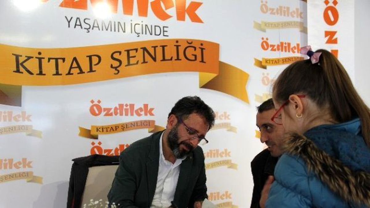 Özdilek Kitap Şenliği Yazar Sinan Yağmur'u Okurlarıyla Buluşturdu