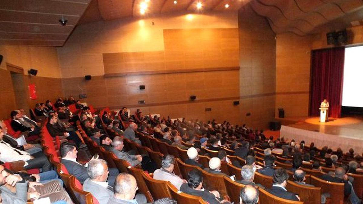 AK Parti\'den Eğitim Toplantısı