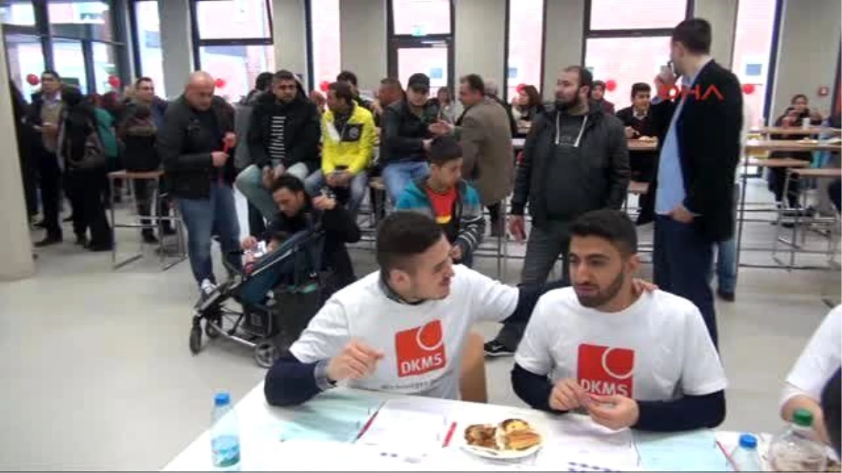 Almanya\'daki Türkler Lösemi Hastası Ömer Bebek İçin Kenetlendiler