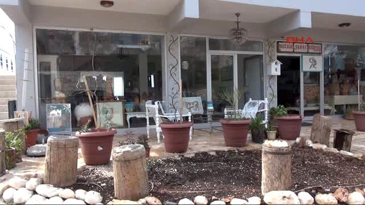 Antalya Kaş Doğadan Topladığı Materyalleri Sanata Dönüştürüyor
