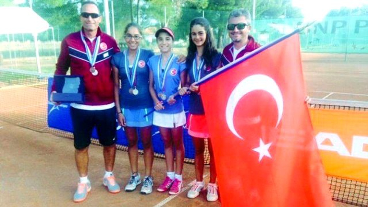 Bakan Kılıç Tenisçi Kılıç Betina Tokaç\'ı Tebrik Etti
