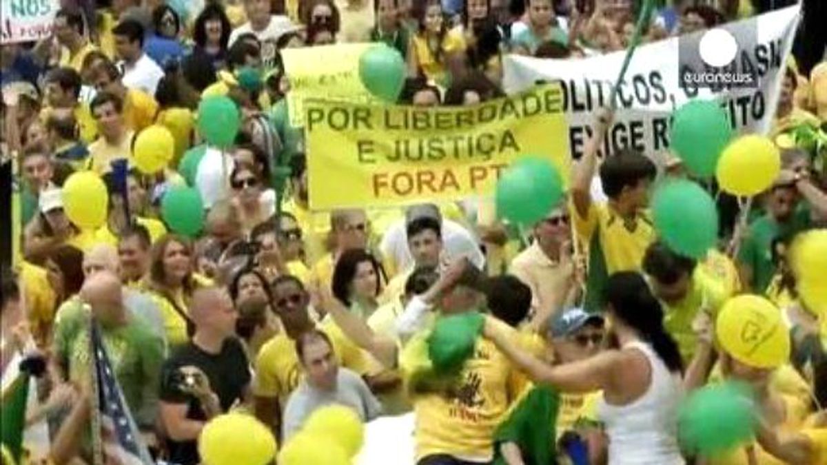 Brezilyalılar Rousseff\'e Ateş Püskürüyor
