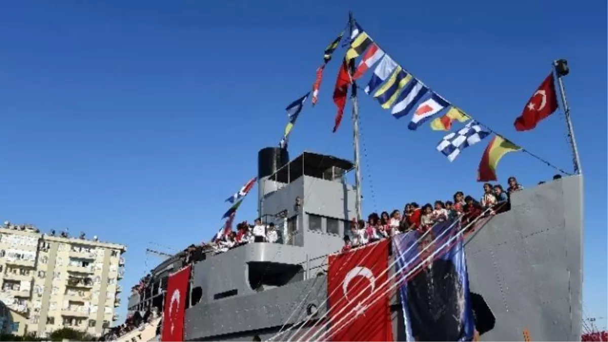 Çanakkale Zaferi\'nin 100. Yıldönümü Nedeniyle Nusret Mayın Gemisi Gelin Gibi Süslendi