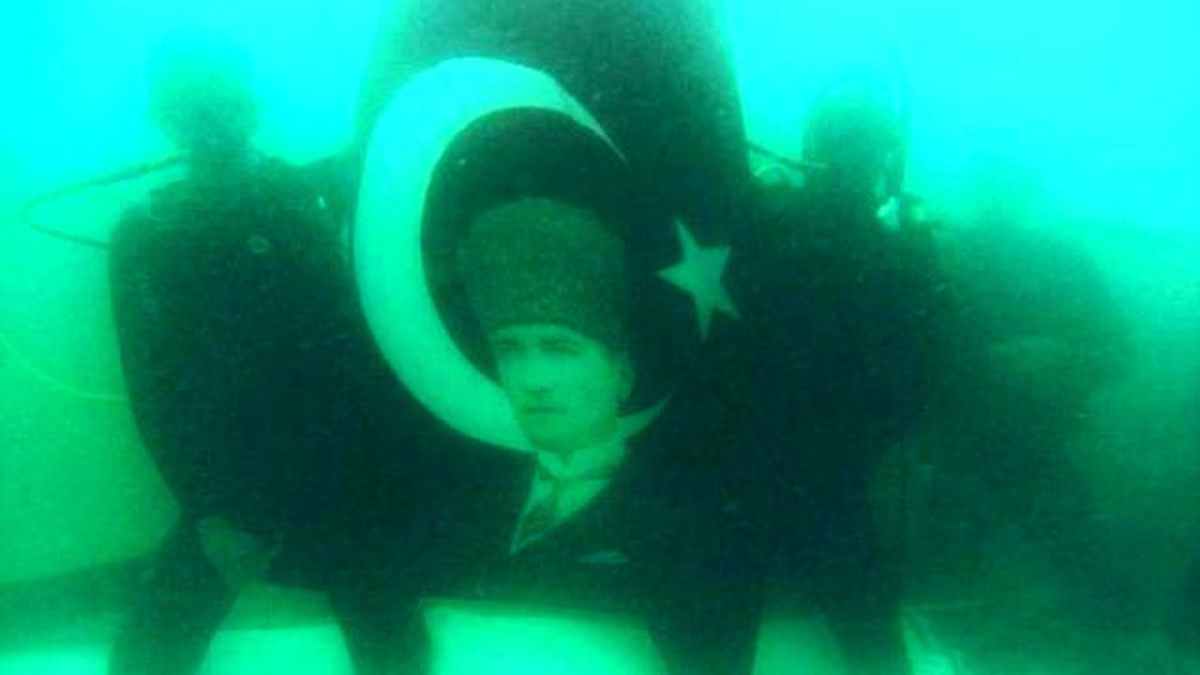 Deniz Altında Çanakkale Zaferi Kutlaması