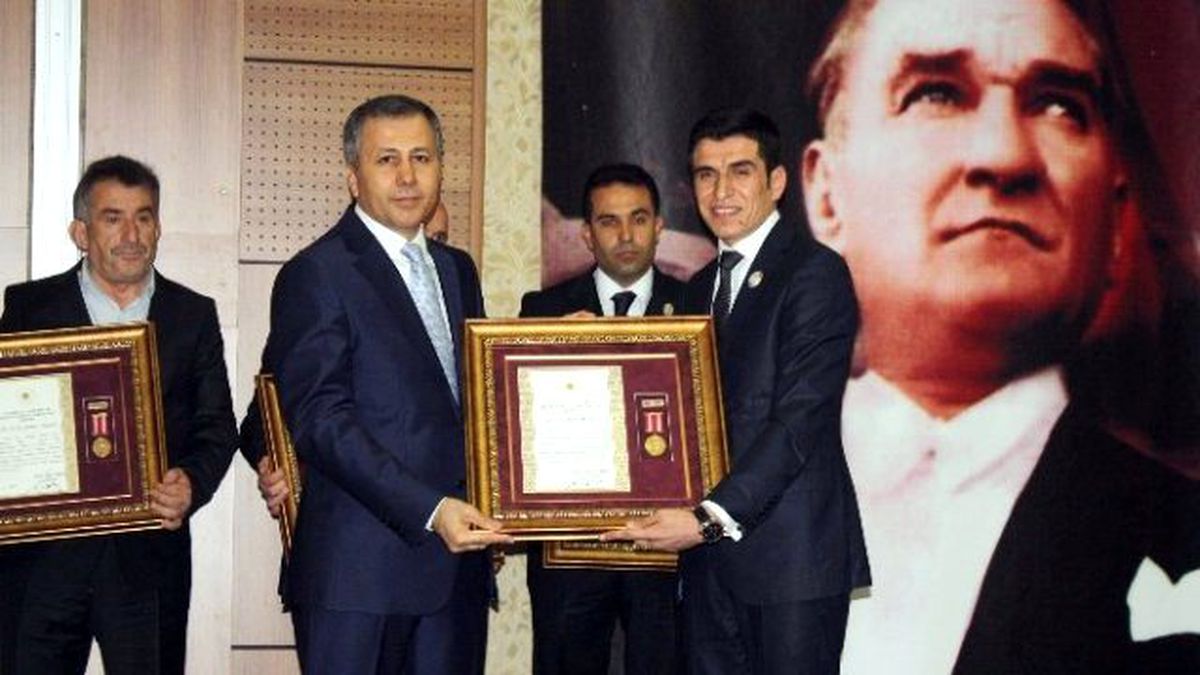 Gaziantep\'te Devlet Övünç Madalyası Töreninde Duygusal Anlar Yaşandı