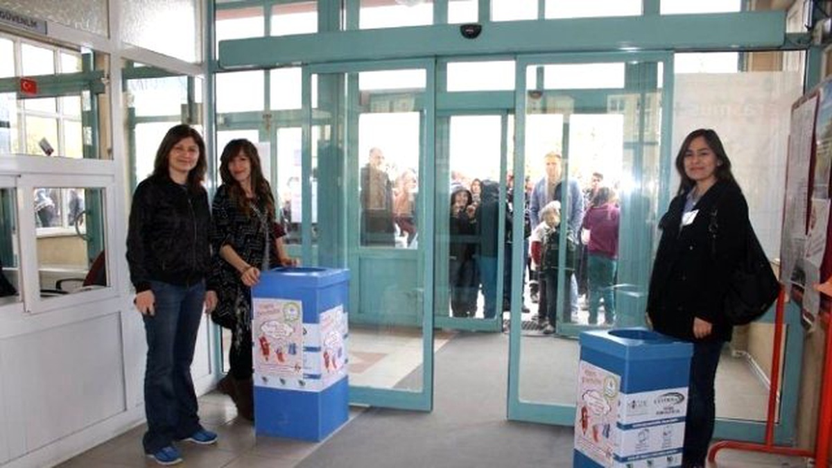 Gençlik Merkezi Üyeleri Kalem ve Silgi Topladı