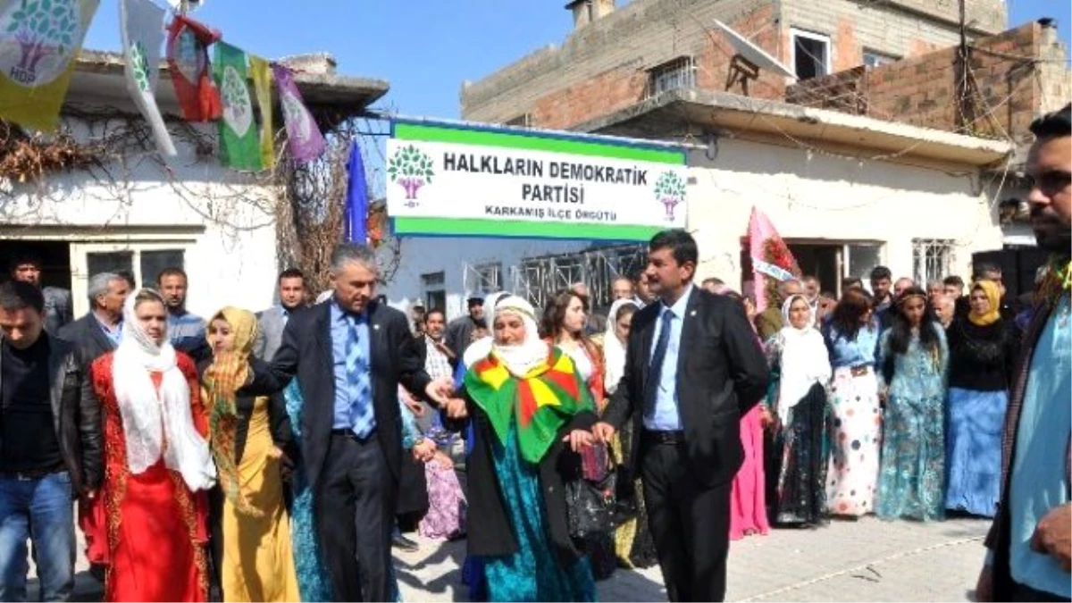 Hdp Aday Adayı Demirci\'ye Karkamış\'ta Miting Gibi Karşılama