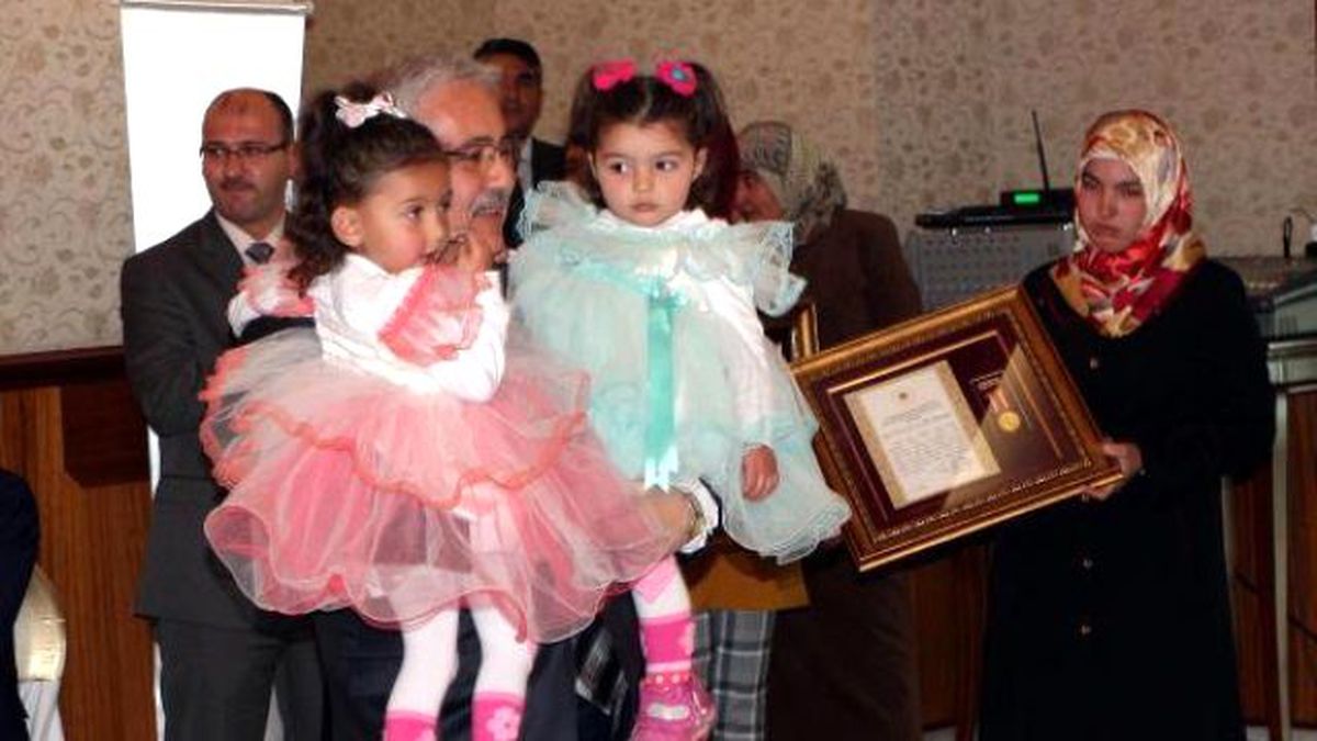Kahramanmaraş\'ta Şehit Eşini Ağlatan \'Devlet Övünç Madalyası\' Töreni