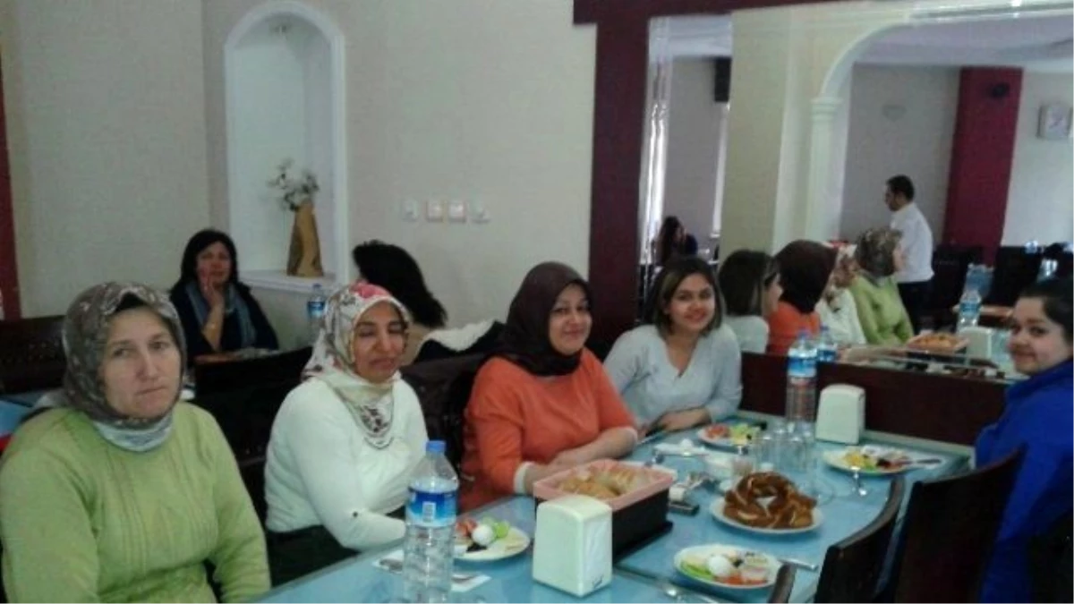 Malkara\'da Ak Partili Kadınlar Tanışma ve Kaynaşma Kahvaltısında Buluştu