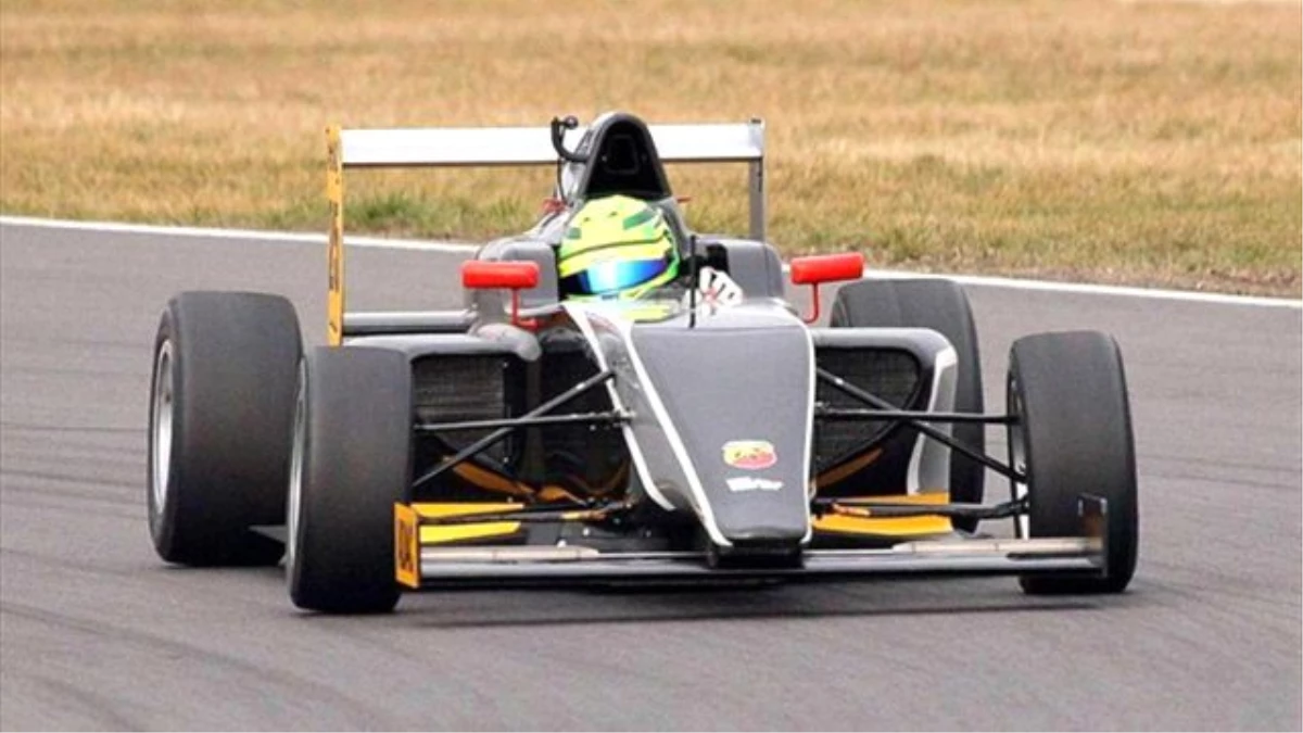 Mick Schumacher, İlk Formula 4 Yarışında Kaza Yaptı