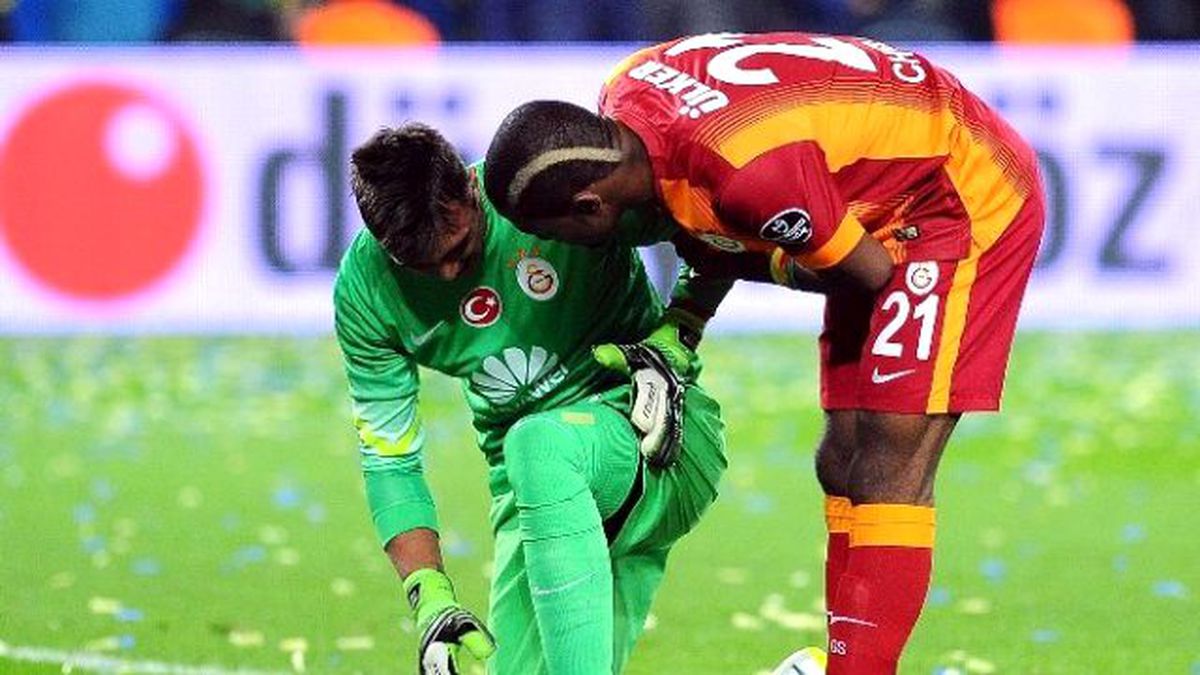 Muslera Eski Günlerini Aratıyor