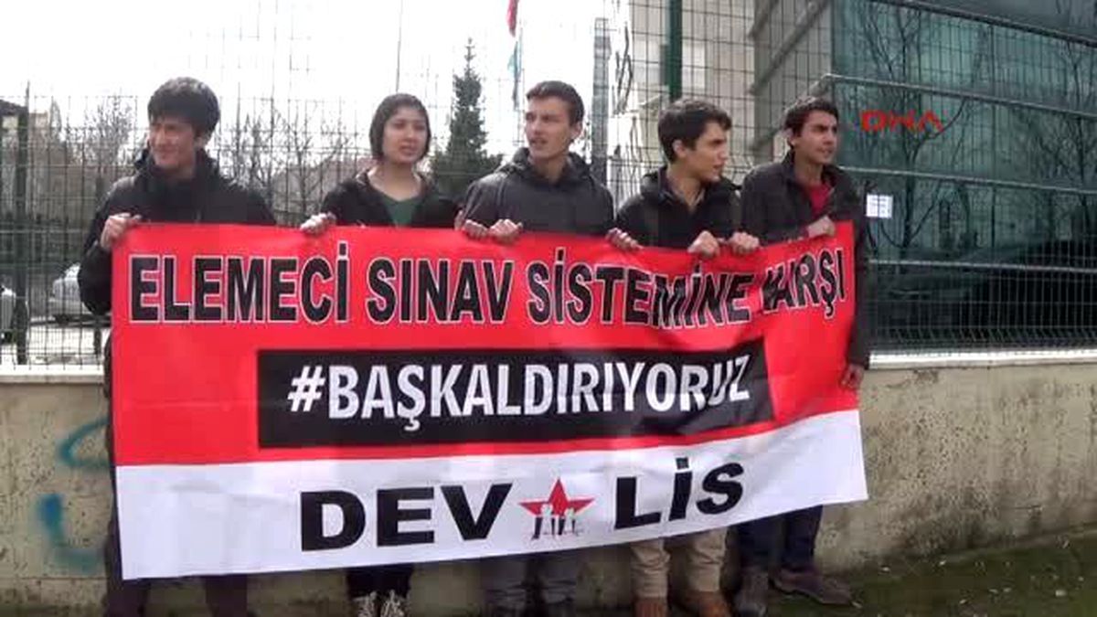 ÖSYM Önünde Zincirli Eylem