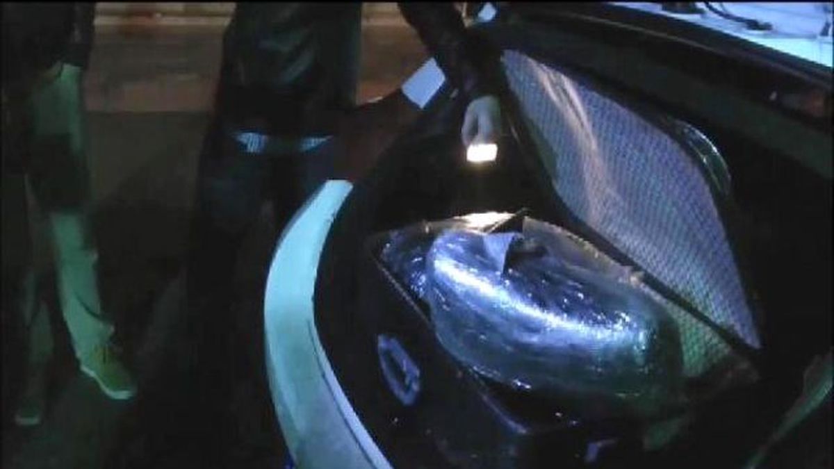 Otomobilde 9 Kilo Esrara 2 Tutuklama