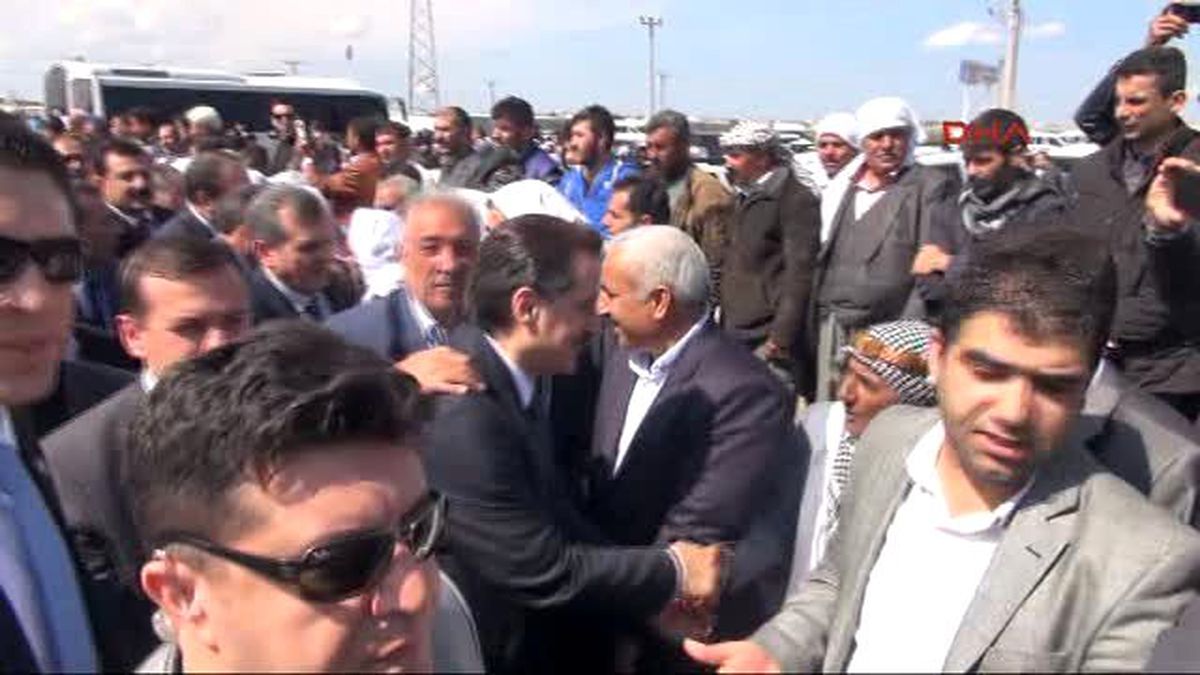 Şanlıurfa Bakan Çelik, Gruba Müdahale Eden Polisi \'Sakin Olun\' Diyerek Uyardı