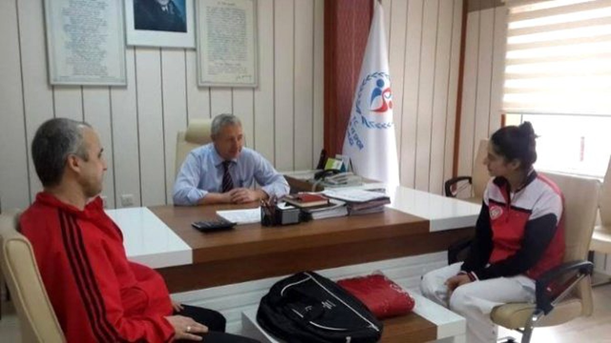 Türkiye İkincisi Olan Sporcu Ödüllendirildi
