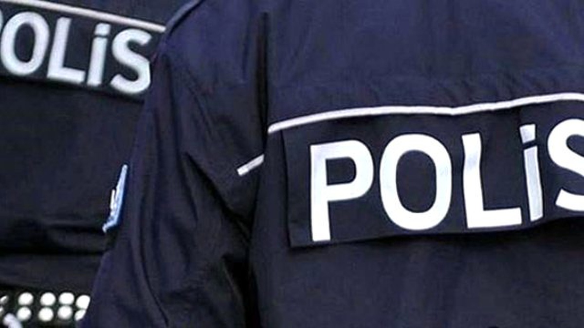 Uyuşturucu Taşıyan Polisleri, Polise Yapılan İhbar Yakalattı