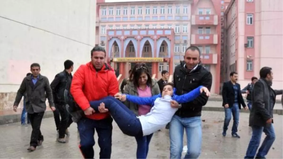 Güvenlik Kamerası Gerginliği: 3 Öğrenci Yaralı