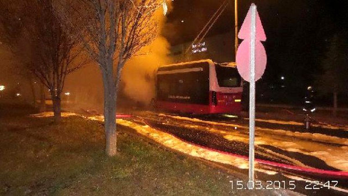 Yeniden) Malatya\'da Trambüs Yandı