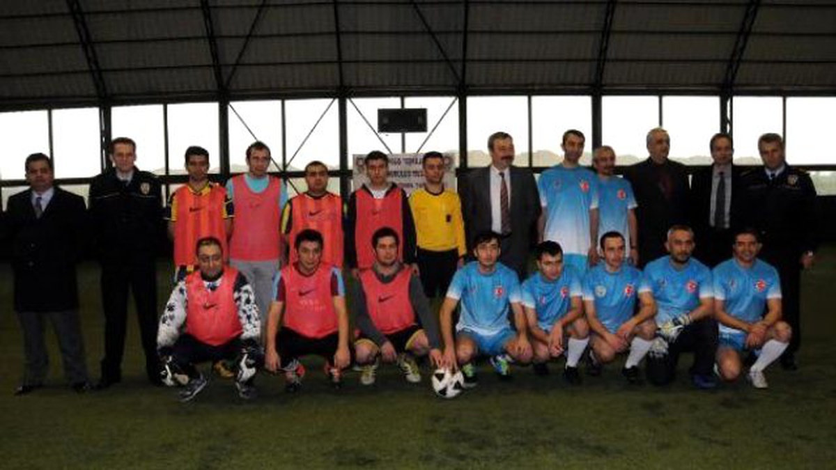 Zonguldak Polisinden Halı Saha Turnuvası