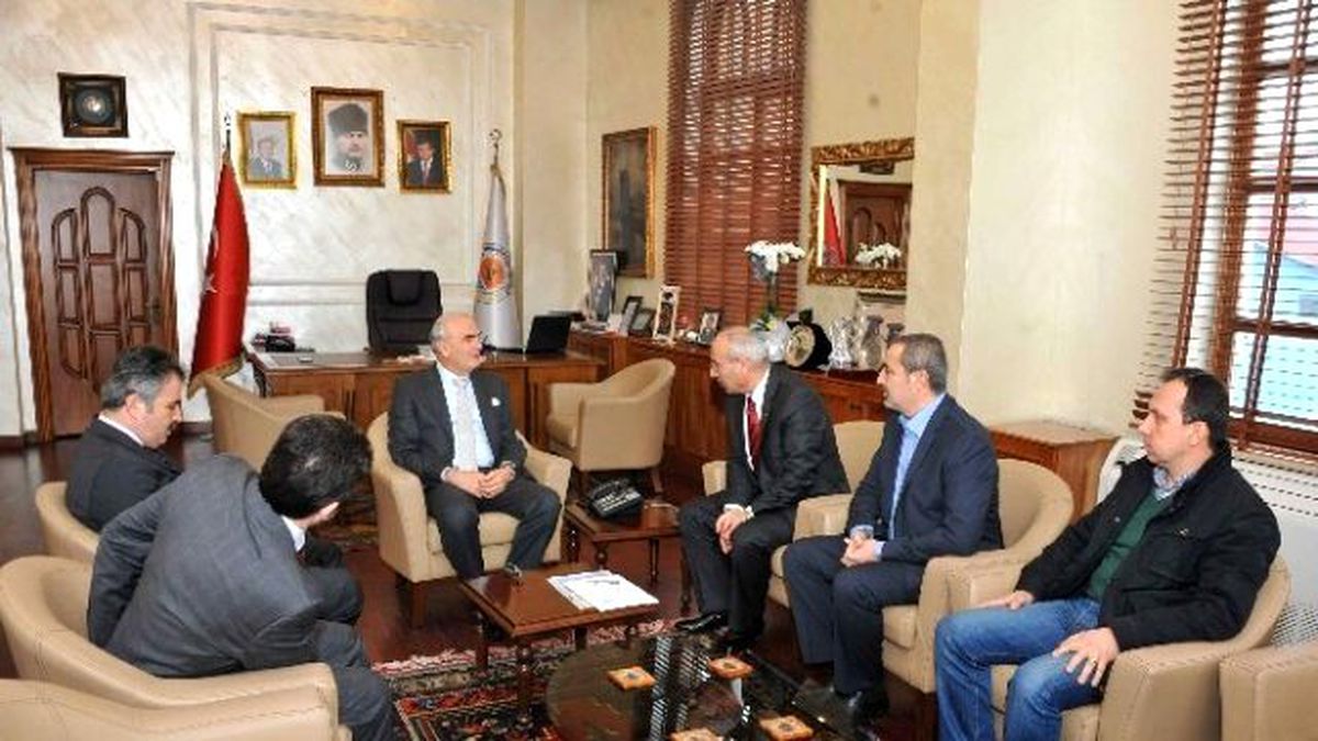 Bafra Ticaret Borsası Başkanı Kibaroğlu, Başkan Yılmaz\'ı Ziyaret Etti