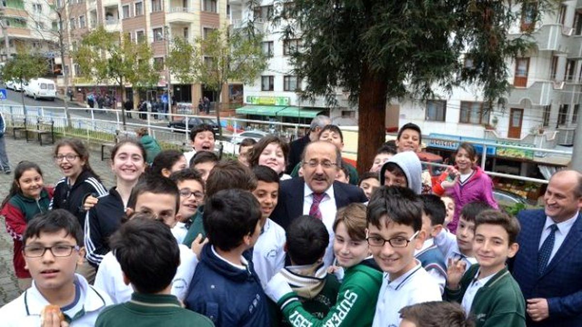 Başkan Gümrükçüoğlu, Okul Ziyaretlerini Sürdürüyor