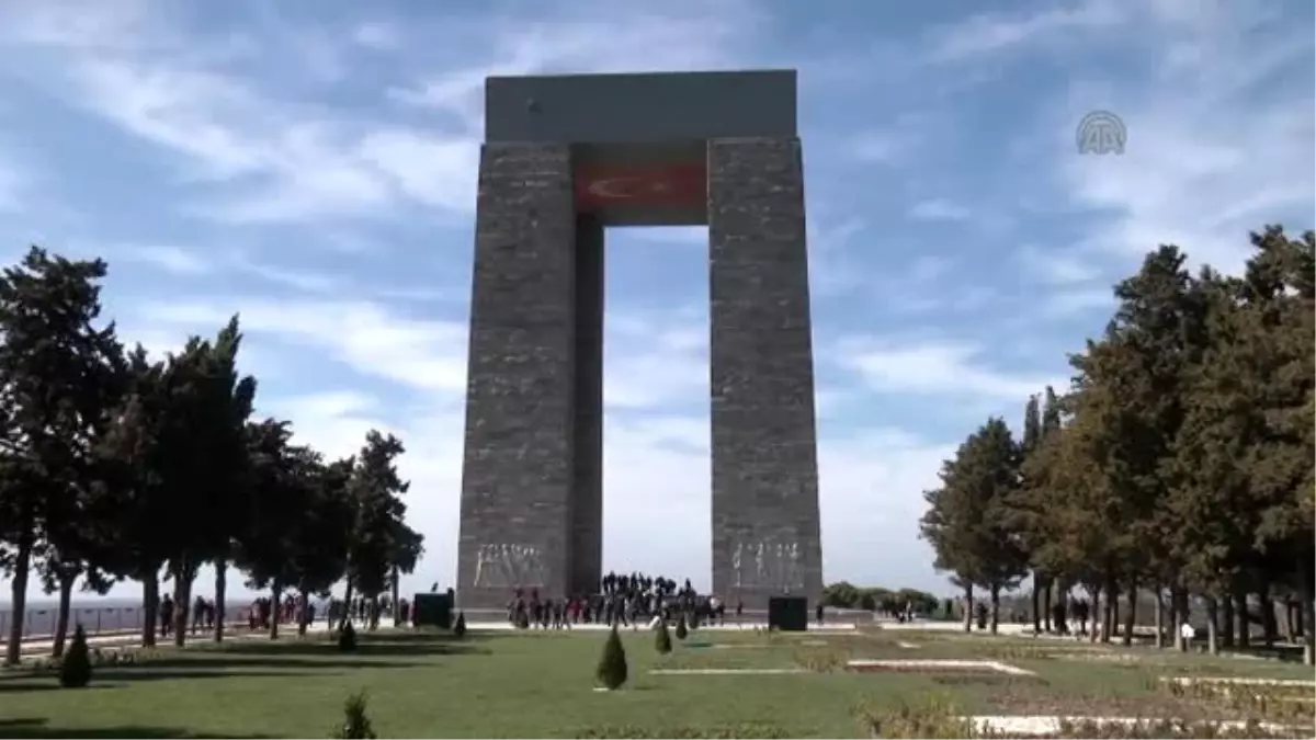 Çanakkale Şehitleri\'nin Torunları Şehitler Abidesi\'nde Buluştu