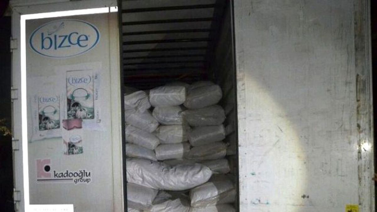 Çukurca\'da 17 Ton Kaçak Çay Ele Geçirildi
