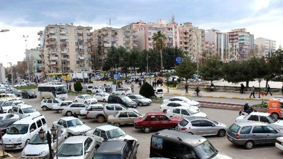 Düzensiz Parklar Sürücüleri Canından Bezdiriyor