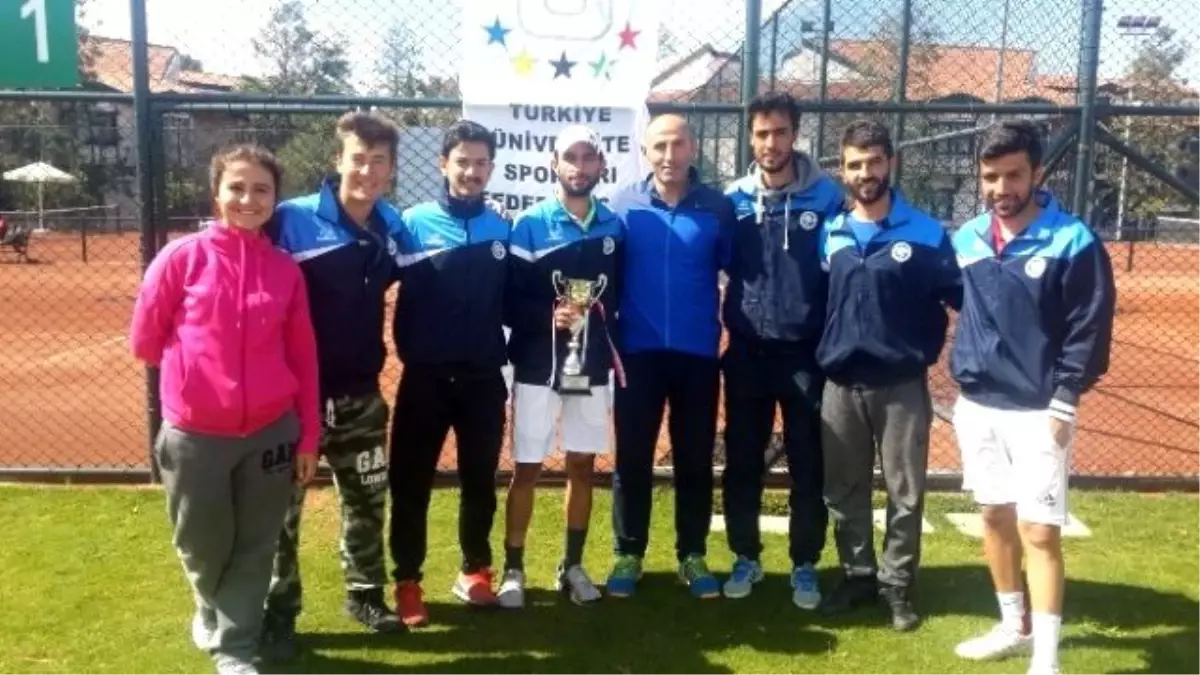 Erzincan\'da Üniversitesi Tenis Takımı Grubunda 3. Oldu