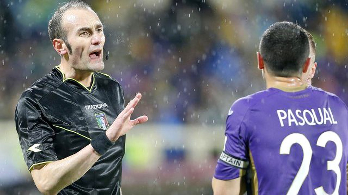 Fiorentina - Milan Maçında Hakem Futbolculara Sert Çıktı