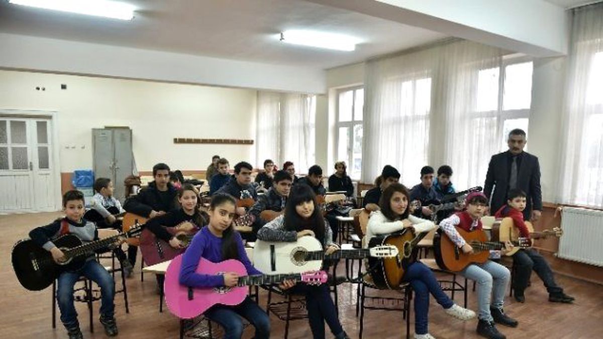 Gitaristler Mamak\'ta Yetişiyor