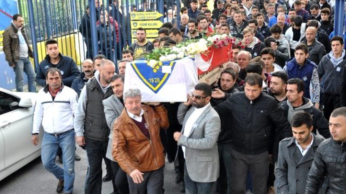 Kazada Ölen Bucasporlu Futbolcu İçin Kulüp Binasında Tören Yapıldı
