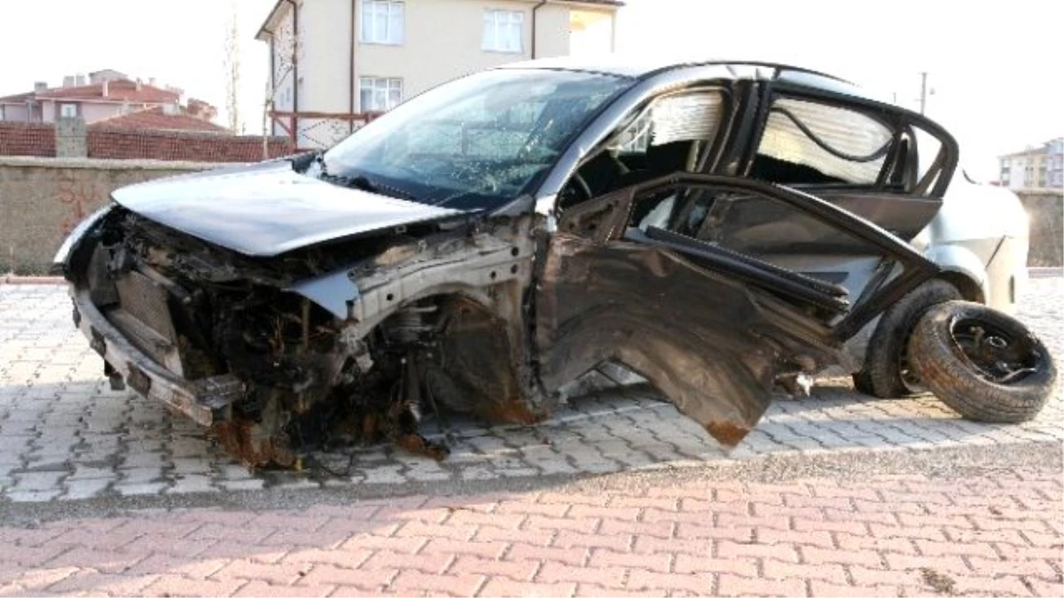 Kulu\'da İki Otomobil Çarpıştı: 2 Yaralı