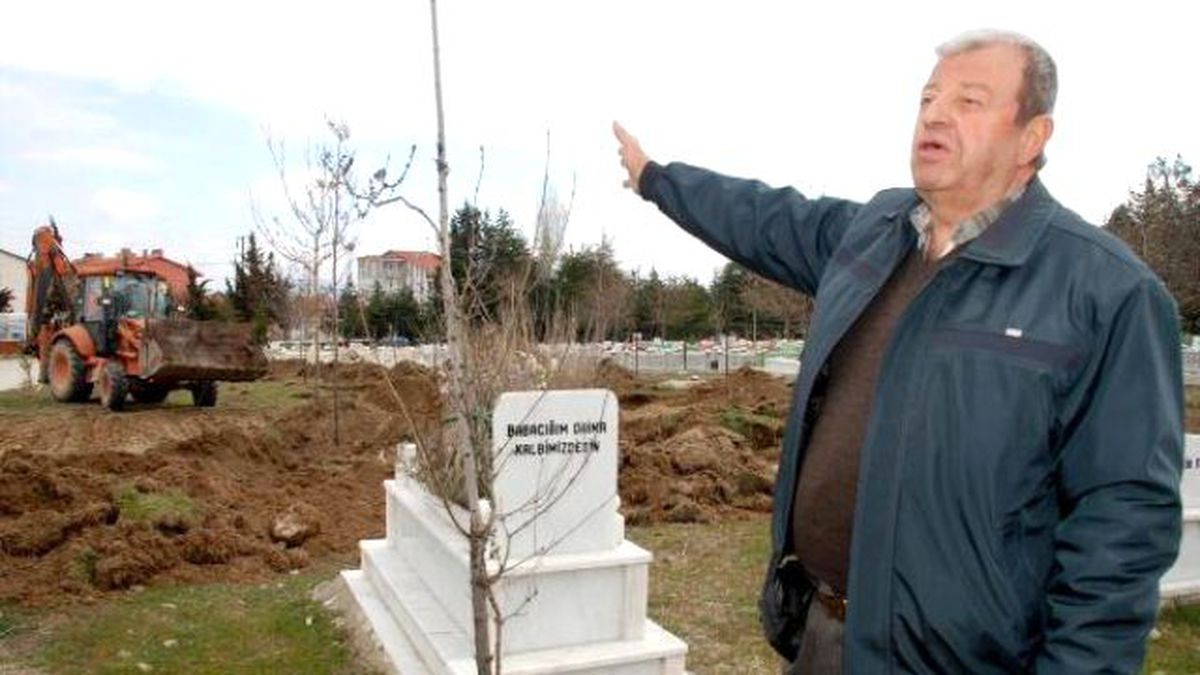 Mezarlık Alanına Katılan Ancak Kamulaştırma Bedeli Ödenmeyen Arazisini İş Makinesiyle Kazdırdı