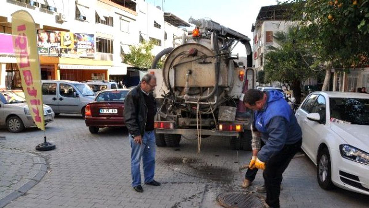 Nazilli\'de Rögarlar ve Kanalizasyon Hatları Temizleniyor