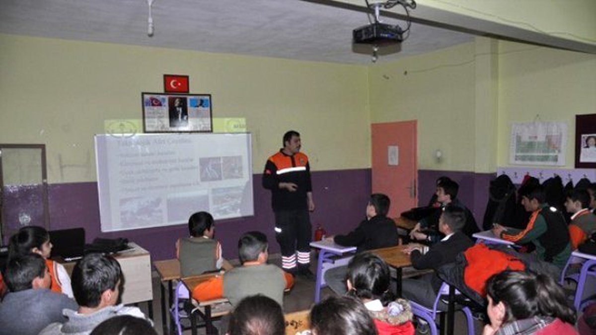 Ovacık\'ta Temel Afet Bilinci Eğitimi Verildi