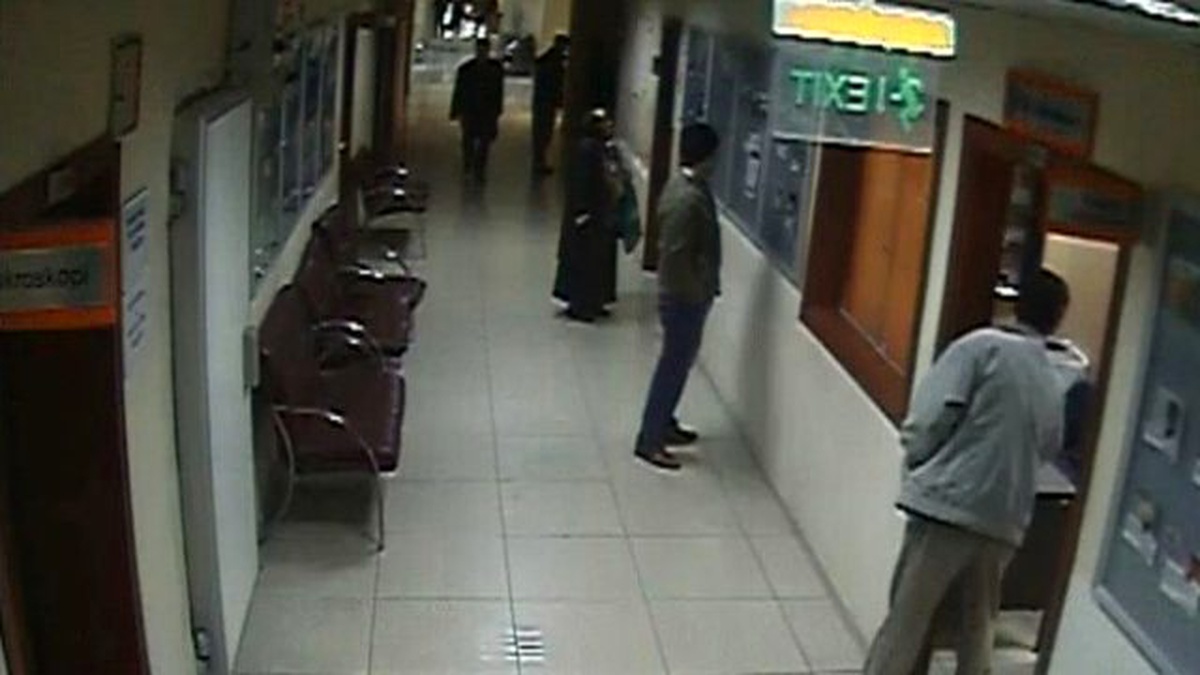 Doktorun Çay Parasını Çalan Hırsız, Güvenlik Kamerasına Yakalandı