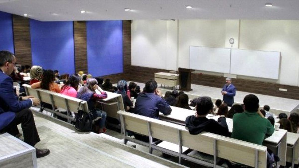 Prof. Dr.bozbel, Öğrencilere Başarılı Bir Avukat Olmanın Yollarını Anlattı