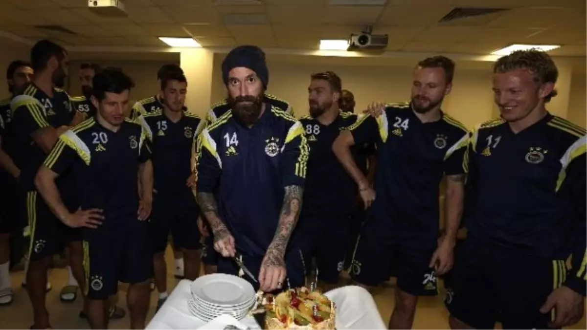 Raul Meireles\'e Sürpriz Doğum Günü