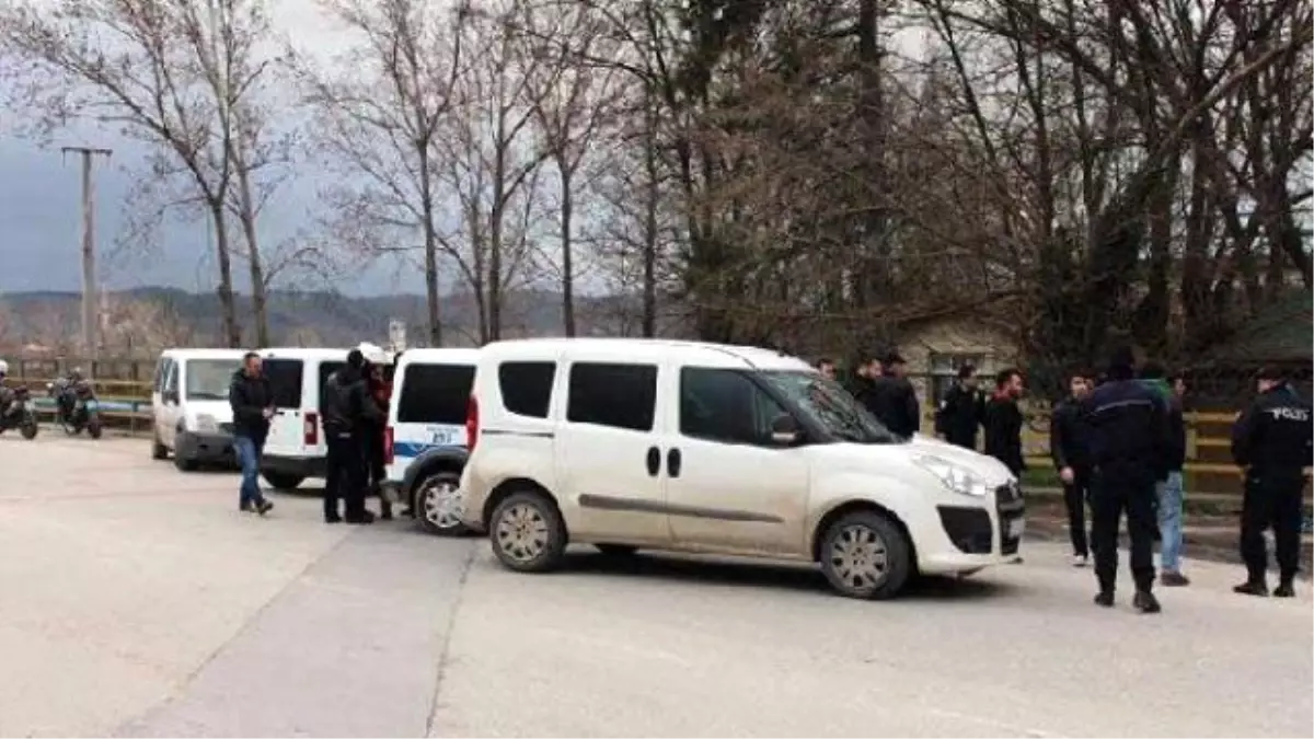 Sakaryasporlu Taraftarlar, Futbolcuların Kaldığı Tesisleri Bastı