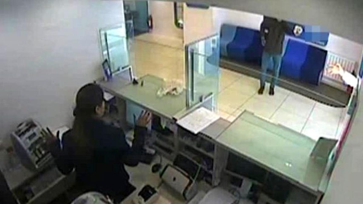 Şişli\'de Banka Soygunu Güvenlik Kamerasında