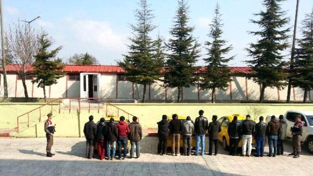 Suriyeli Kaçaklar Taksiyle Sınıra Getirildi