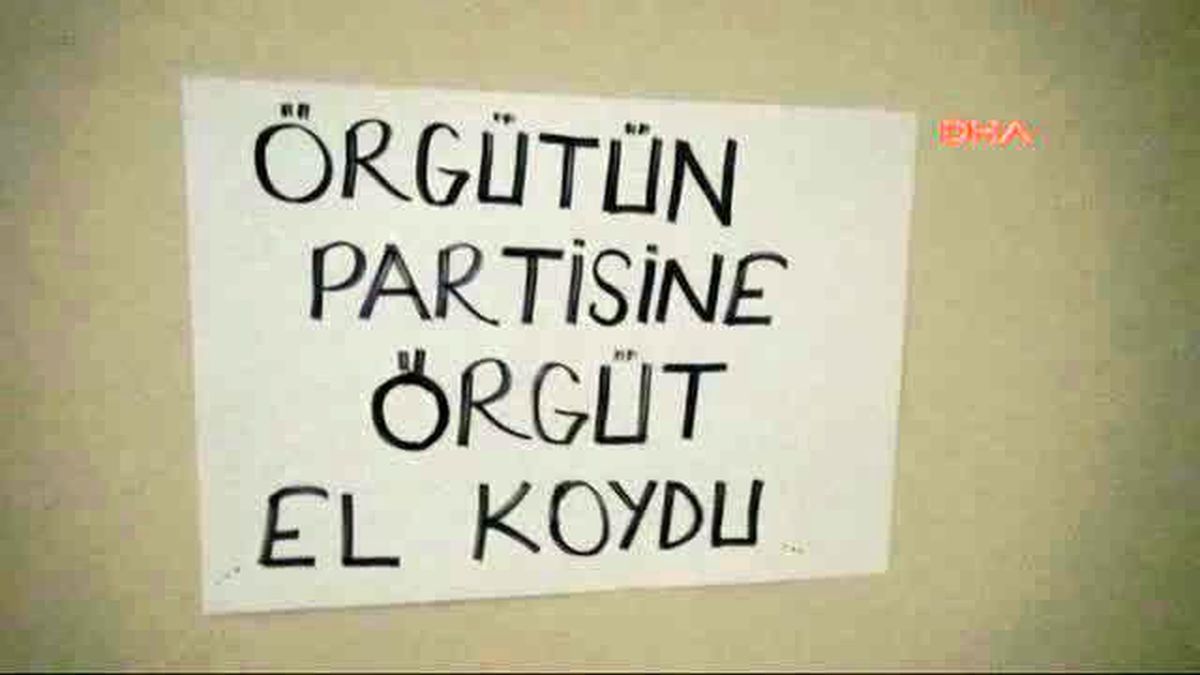 Trabzon CHP Gençlik Kolları, Parti Binasını İşgal Etti
