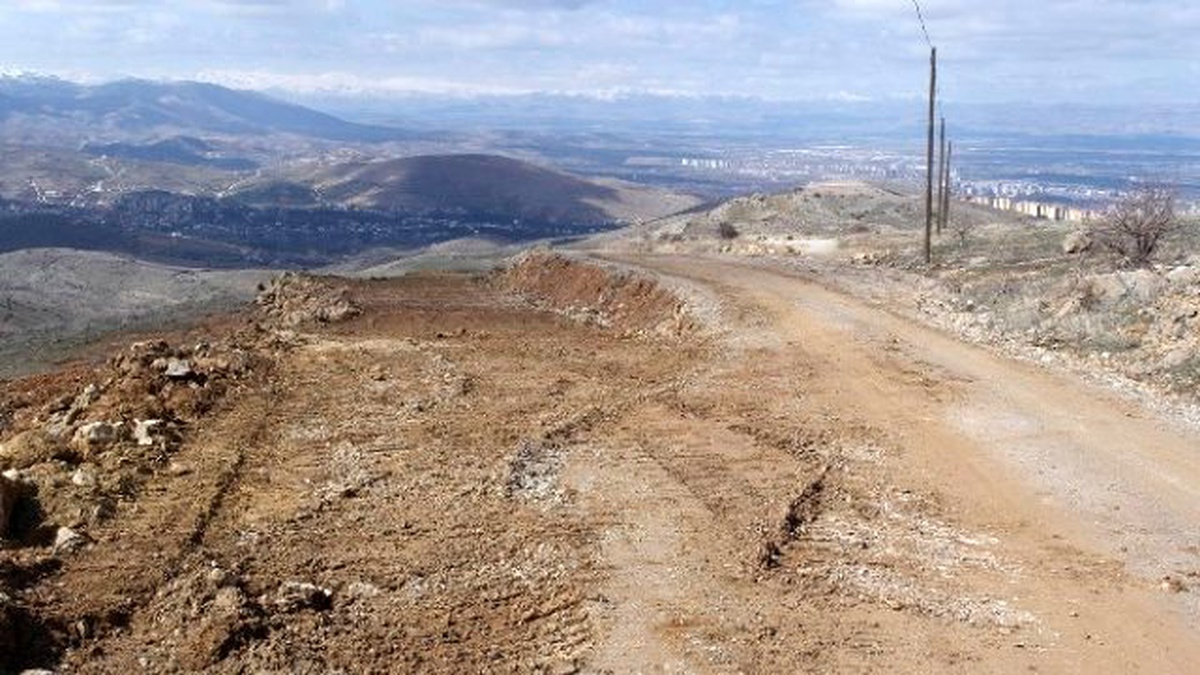 3 Mahallede Yol Açma ve Genişletme Çalışması Yapılıyor