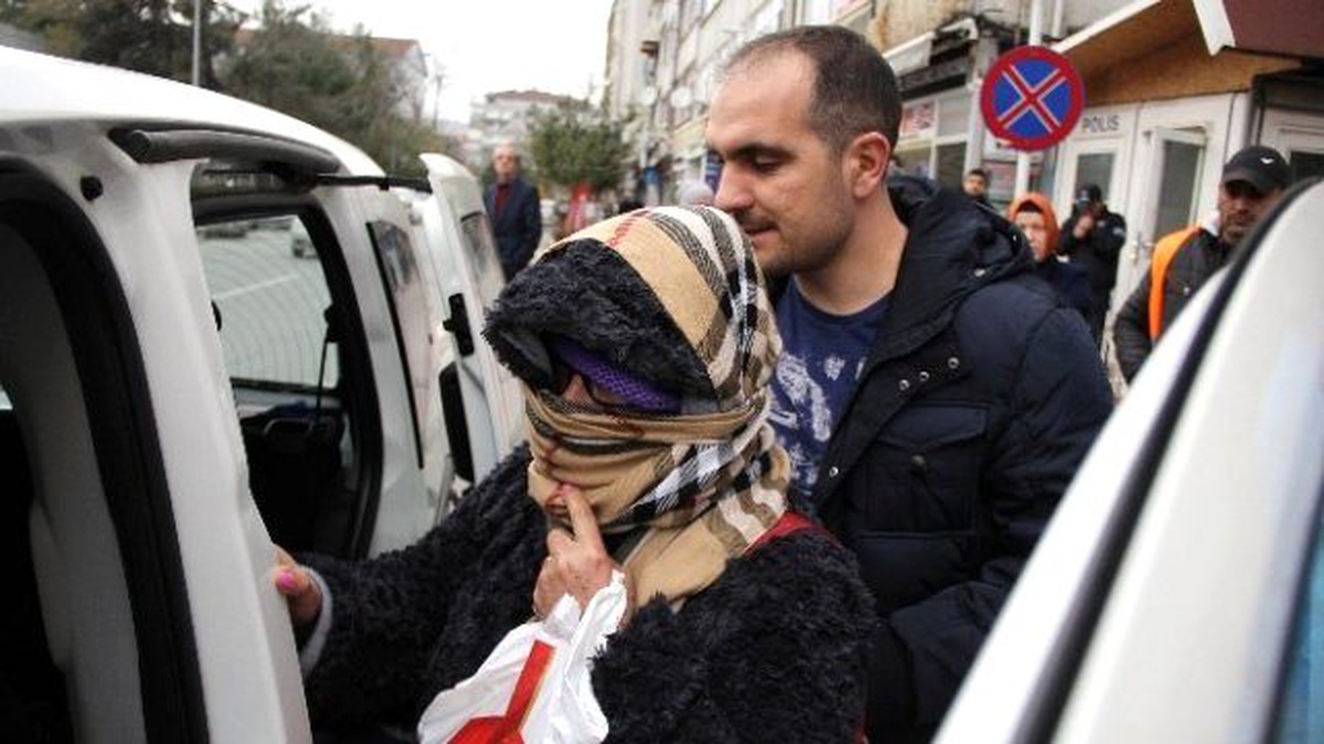 5 Bin Liralık Parfüm Çalan Anne-kız Yakalandı