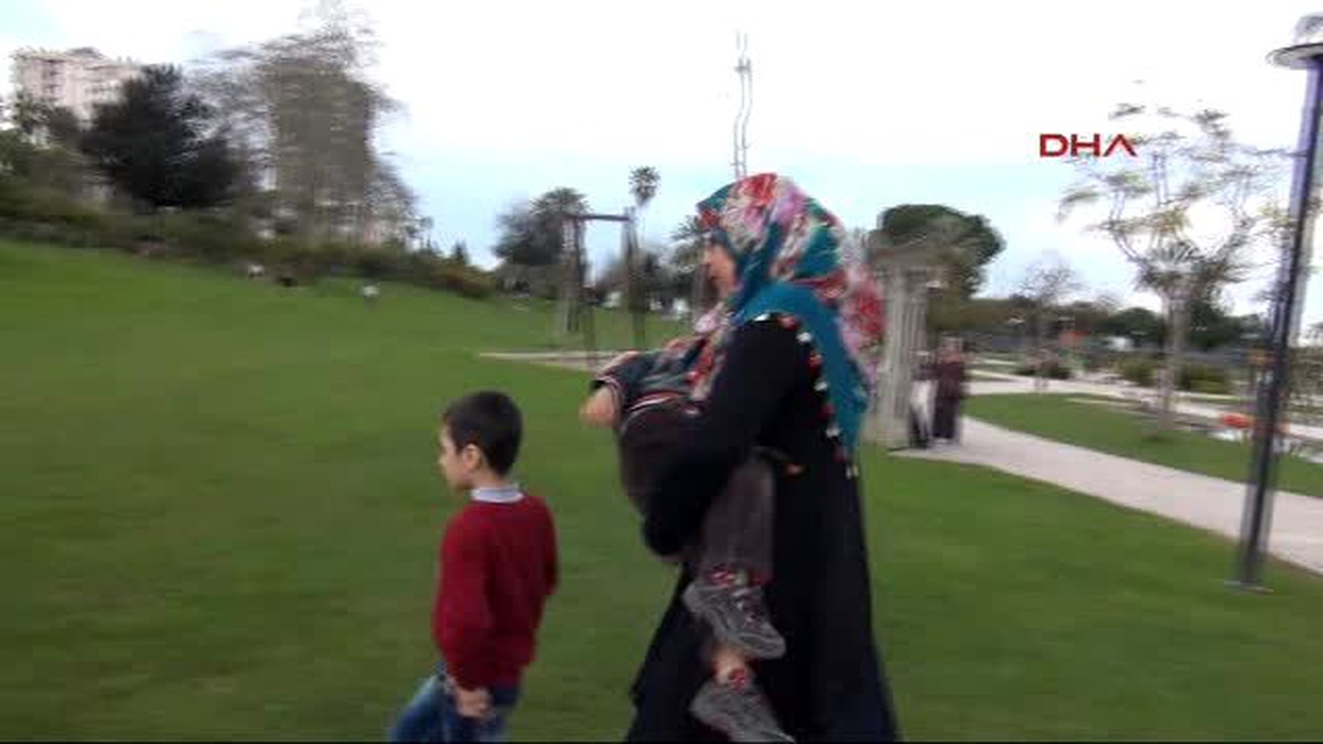 Adana - Parkta Oynarken 2 Metreden Düşen Çocuk Yaralandı
