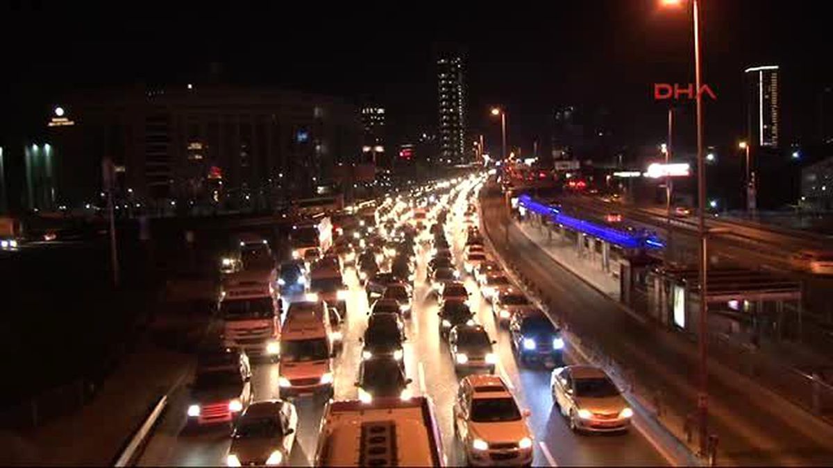 Araçta Sıkışan Sürücünün Zor Anları