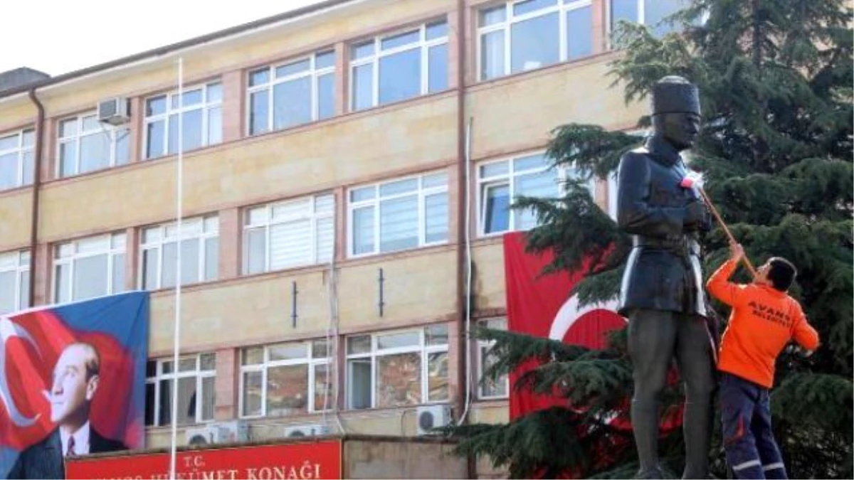 Atatürk Anıtı Temizlendi