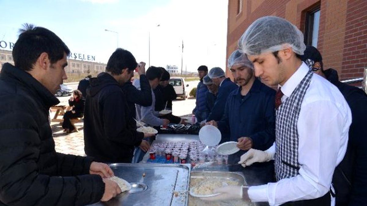 Bilecik Şeyh Edebali Üniversitesi Personeli Geleneği Bozmadı