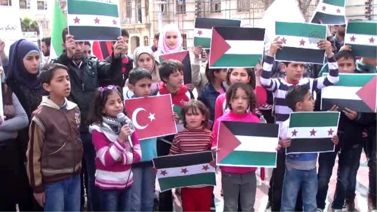 Bir Grup Suriyeli ve Filistinli, Esed Rejimine Tepki Gösterdi